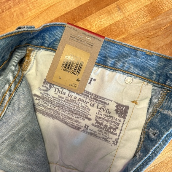 Brand new pair of Levi’s - Picture 3 of 4
